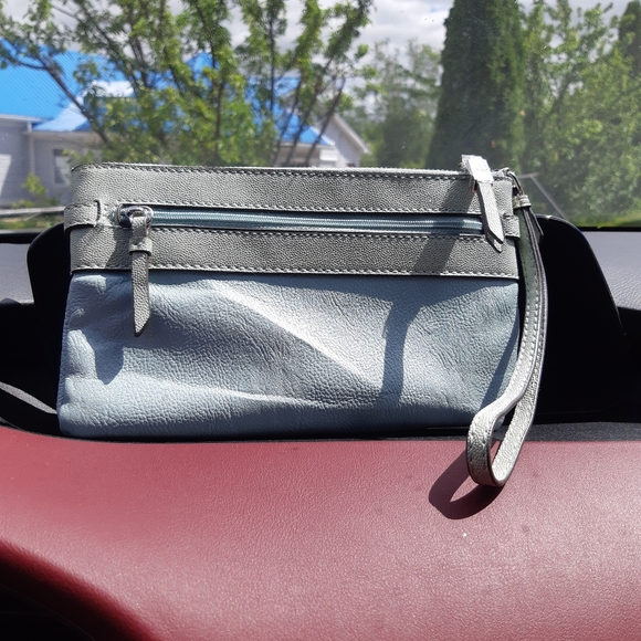 Vera Wang Wristlet Purse - Picture 2 of 9